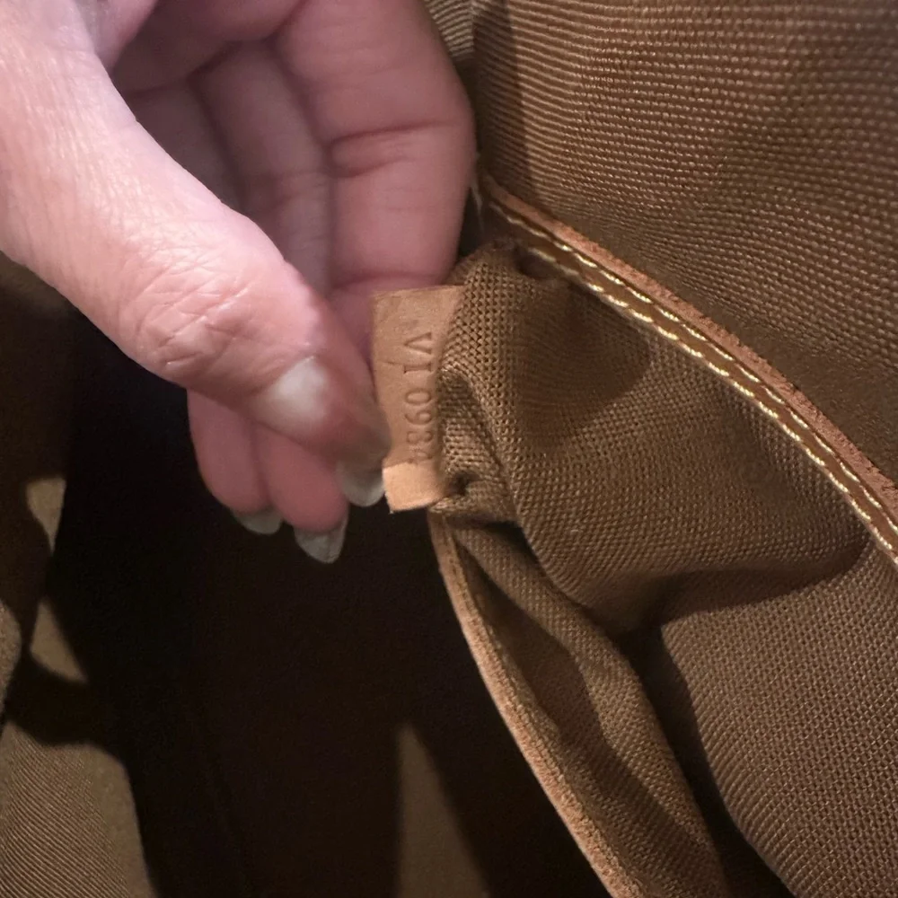 “ Pre-Loved” Authentic Louis Vuitton Monogram AlmaBag